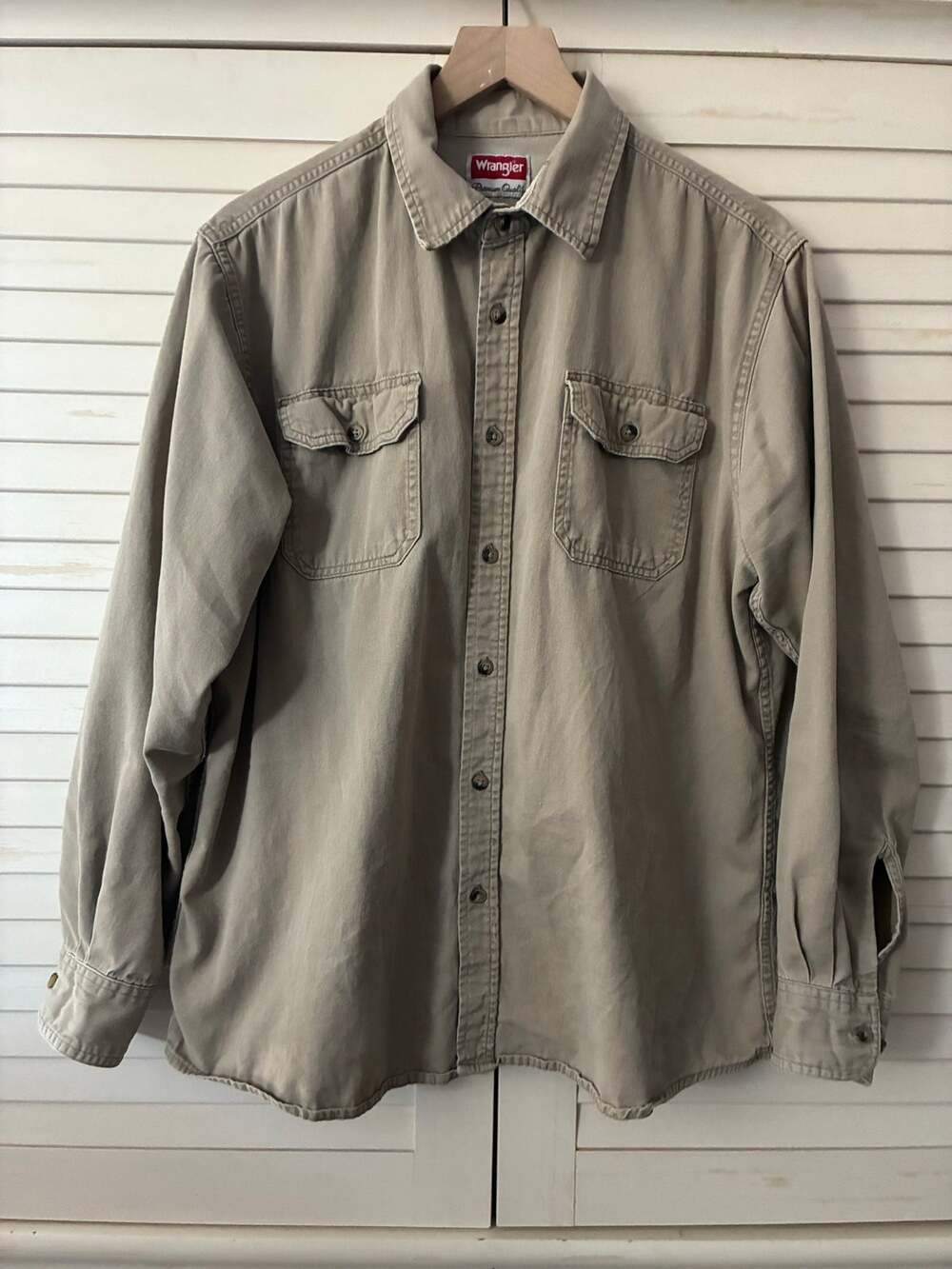 Wrangler Shirt Work Cotton Khaki Tan Button Down Long Sleeve Button Flap Pockets